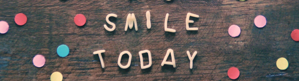 今日の笑顔と書かれたボード